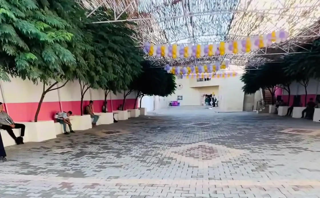 ساحة مؤسسة المتميزون التعليمية في أعزاز